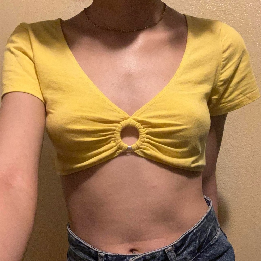 yellow crop top💛